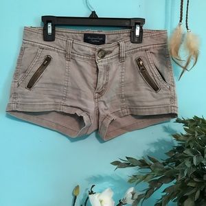 AMERICAN EAGLE khaki shorts